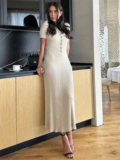 Effortlessly Elegant Dress with a Timeless Design
