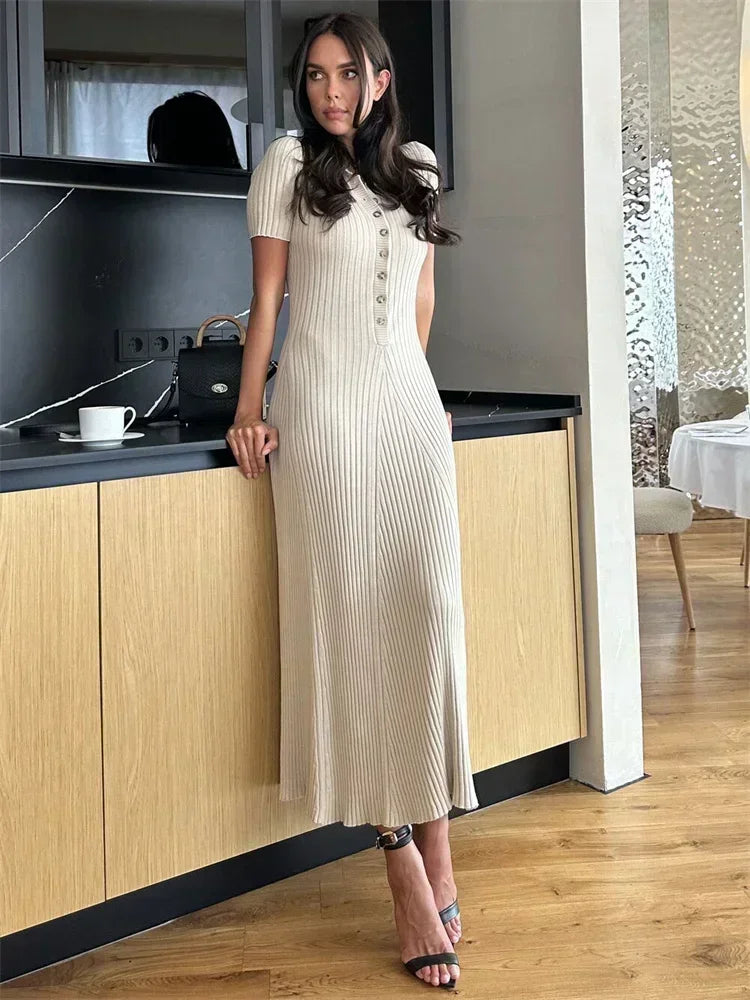 Effortlessly Elegant Dress with a Timeless Design