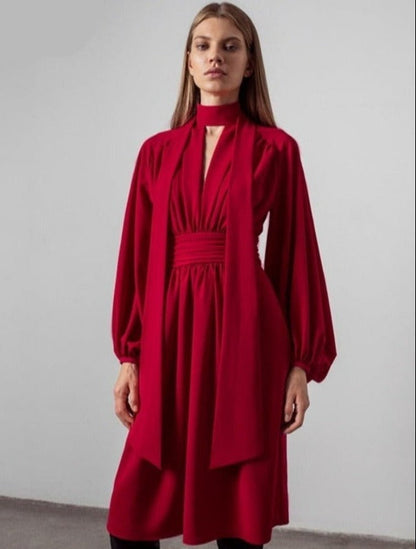 Beautifully Finished Dress in a Timeless Design