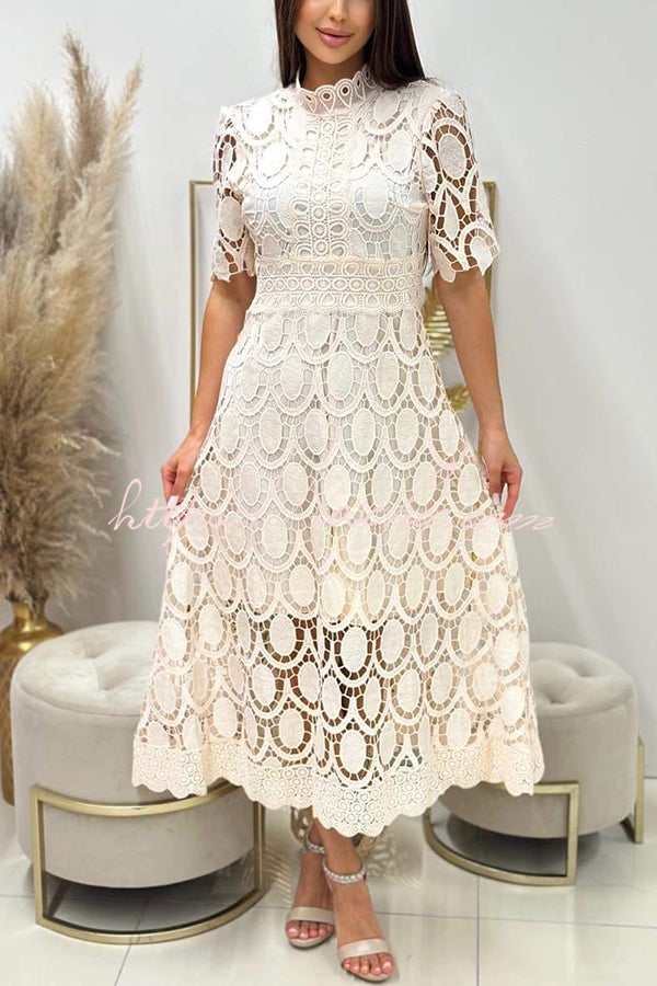 Beautifully Finished Dress in a Timeless Design