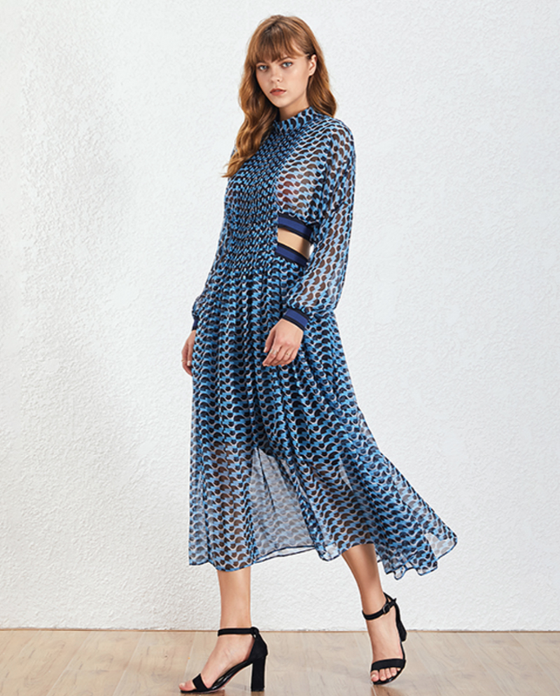 Well Tailored Dress with a Graceful Silhouette