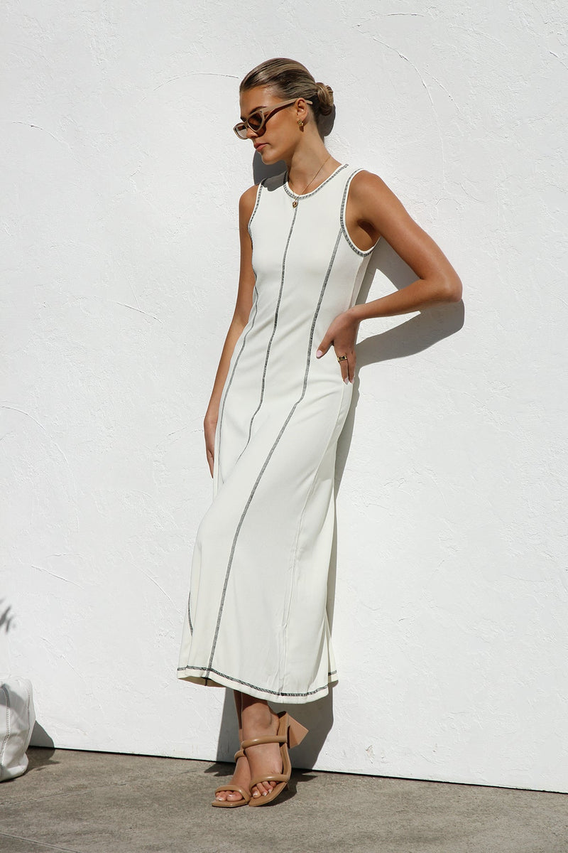 Beautifully Finished Dress in a Timeless Design