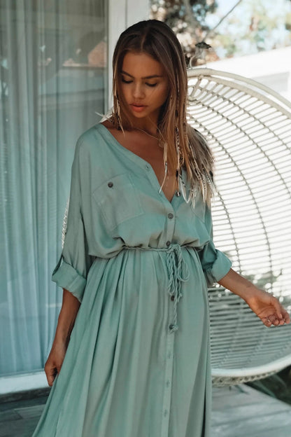 Well Tailored Dress with a Graceful Silhouette