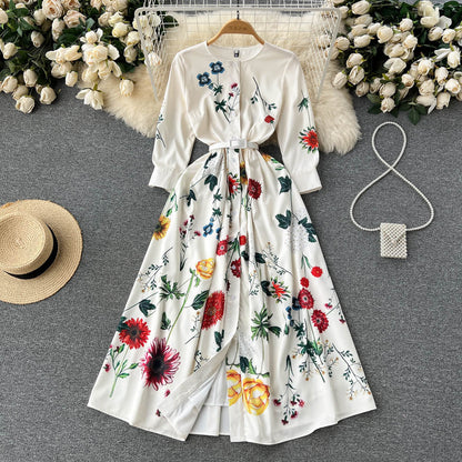 Well Tailored Dress with a Graceful Silhouette