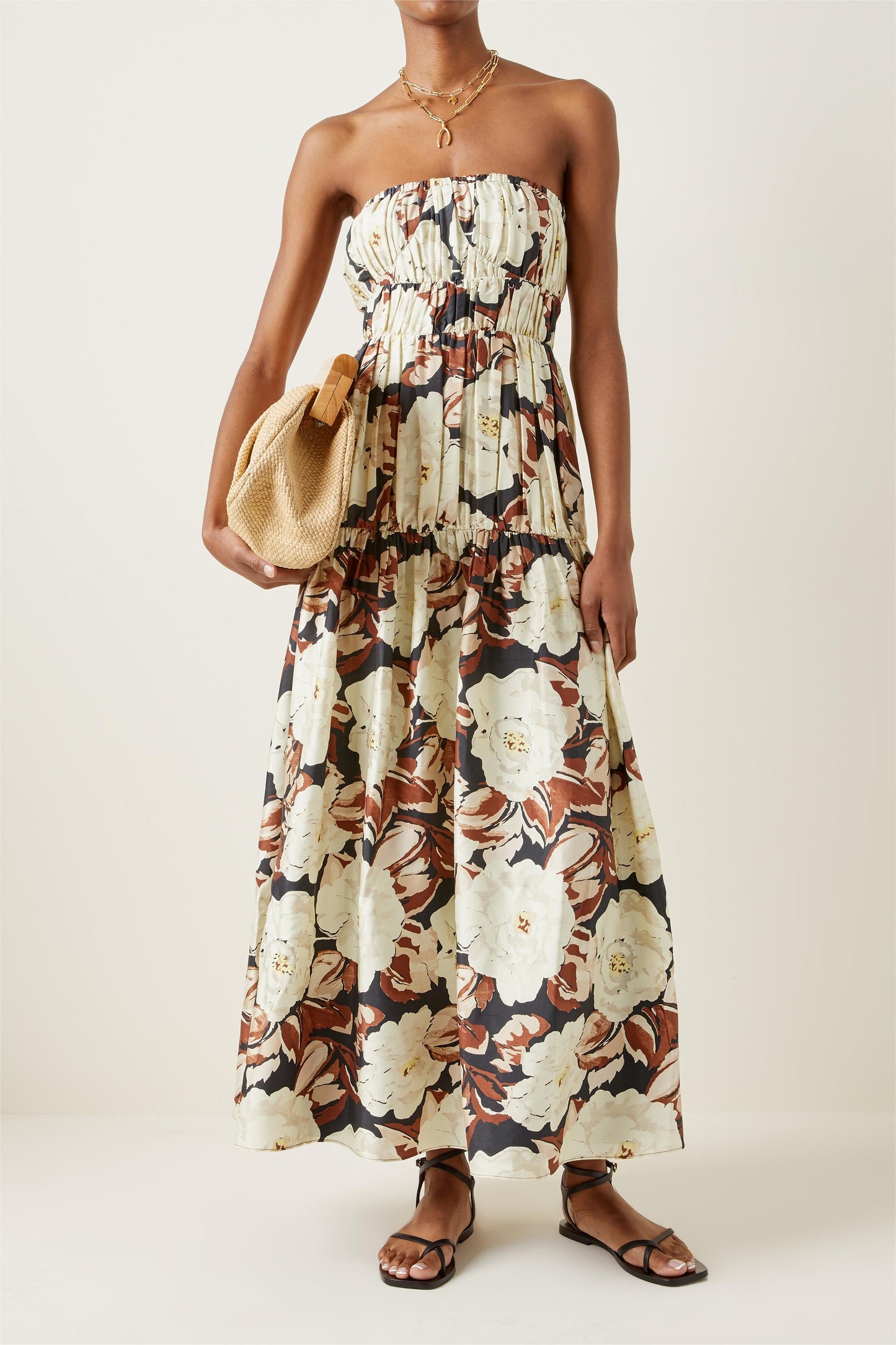 Well Tailored Dress with a Graceful Silhouette