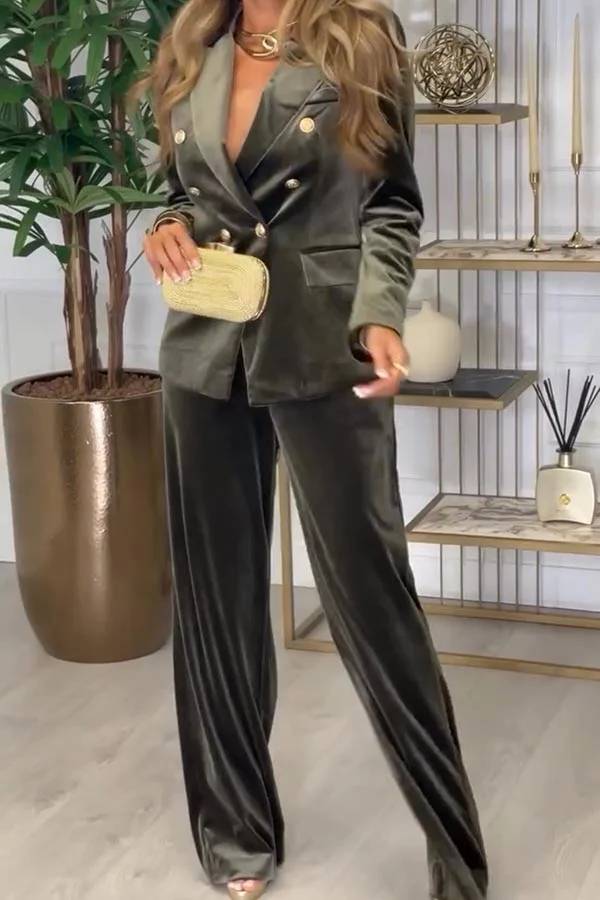 Classic Vintage Pants with a Flattering Fit
