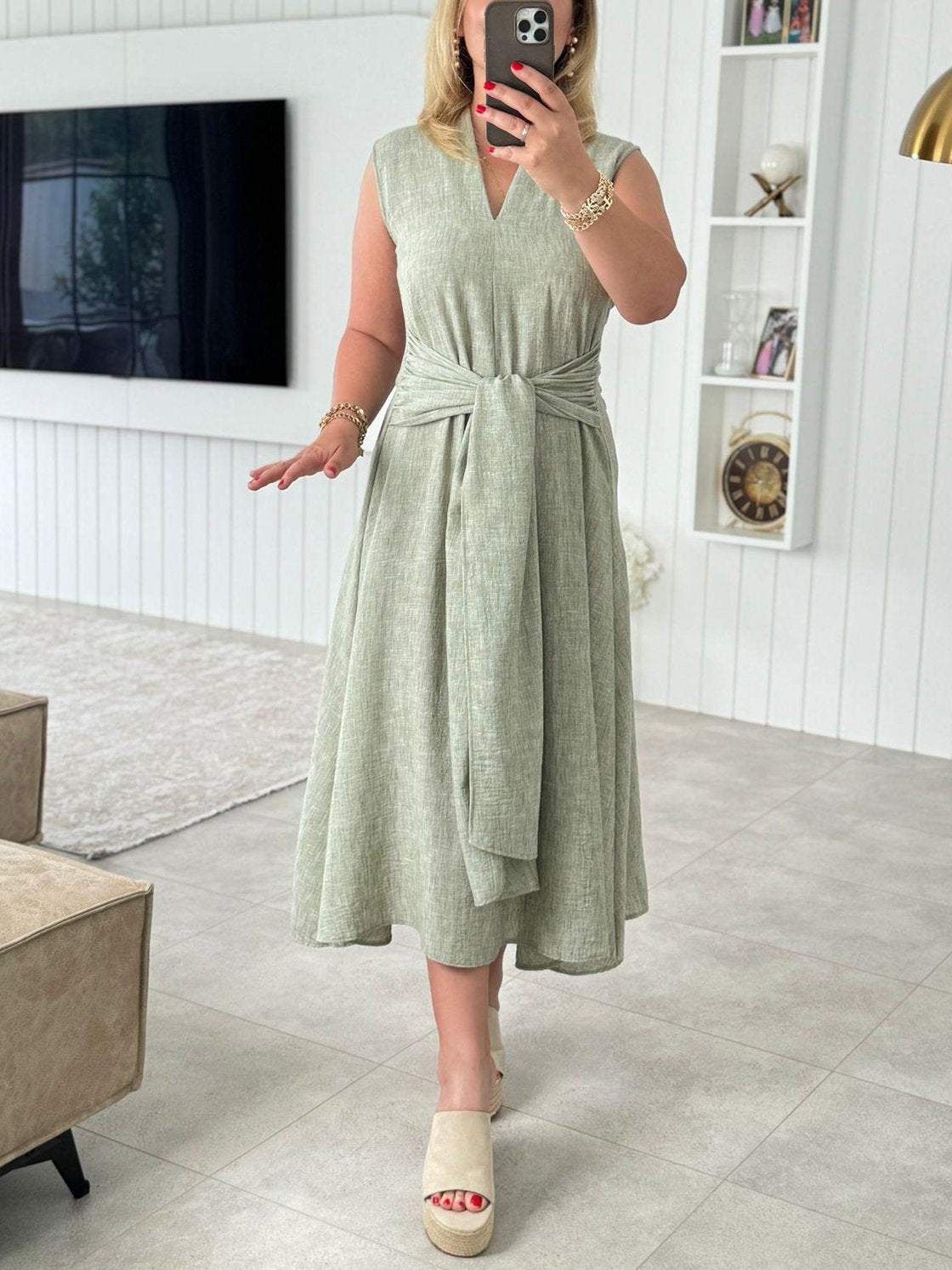 Gracefully Styled Dress for Any Occasion