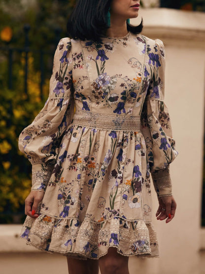 Classic Vintage Dress with a Flattering Fit