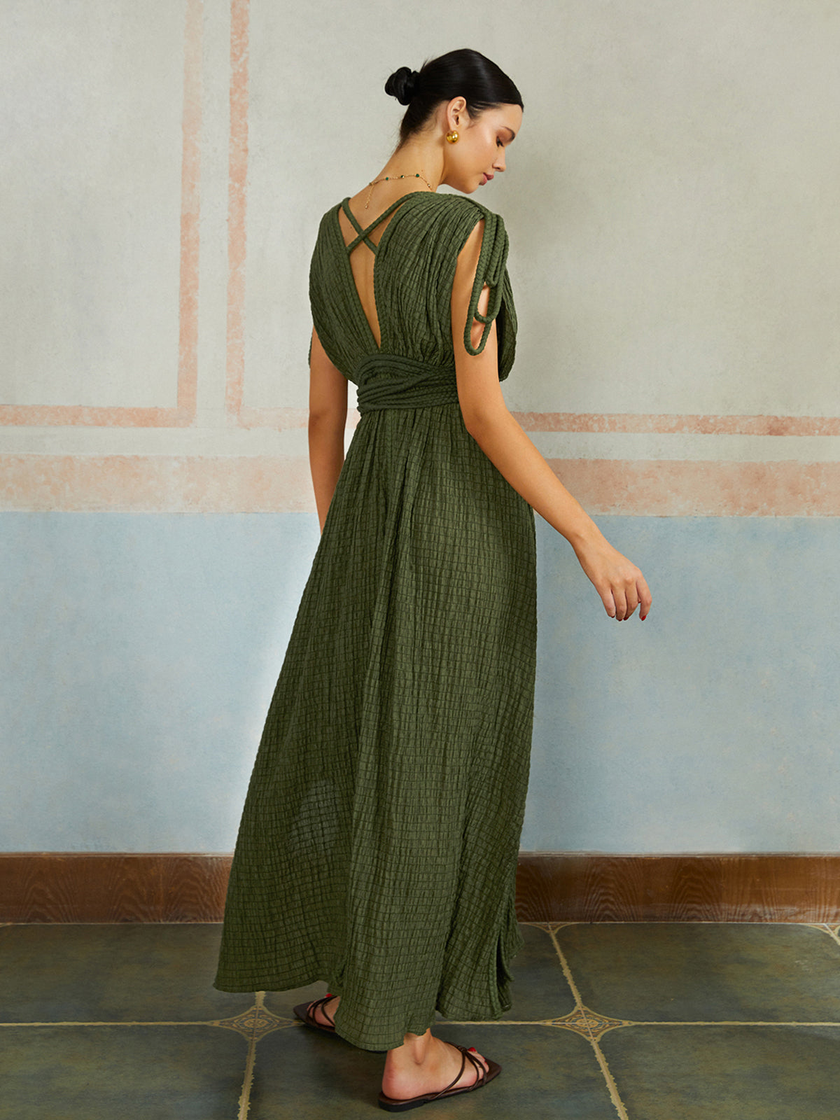 Beautifully Crafted Dress in a Classic Style