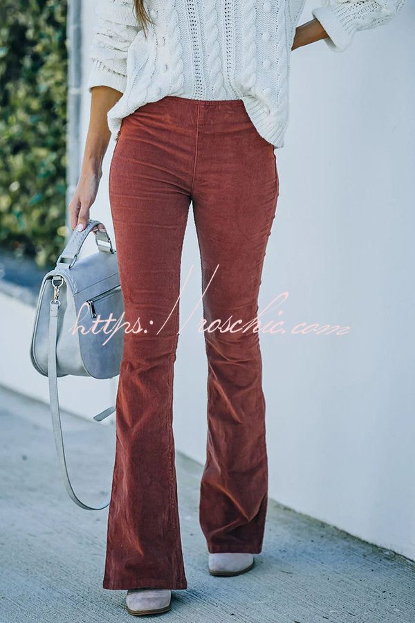 Effortlessly Elegant Pants with a Timeless Design