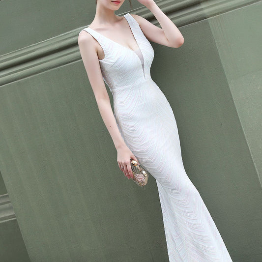 Beautifully Finished Dress in a Timeless Design