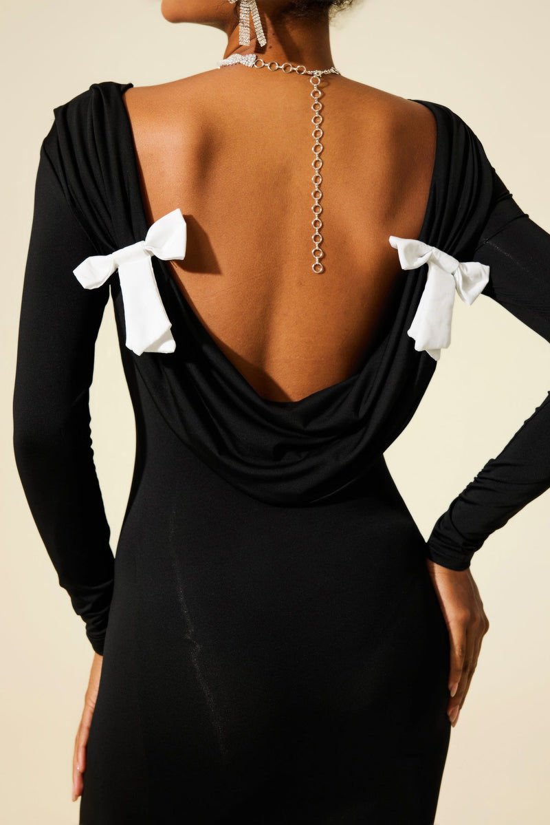 Well Tailored Dress with a Graceful Silhouette