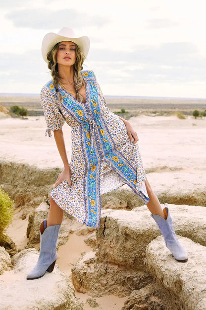 Beautifully Finished Dress in a Timeless Design