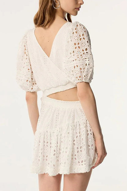Effortlessly Elegant Dress with a Timeless Design