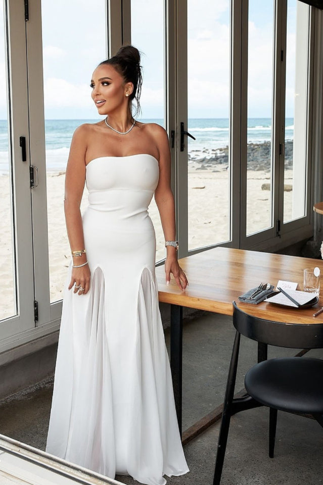 Effortlessly Elegant Dress with a Timeless Design