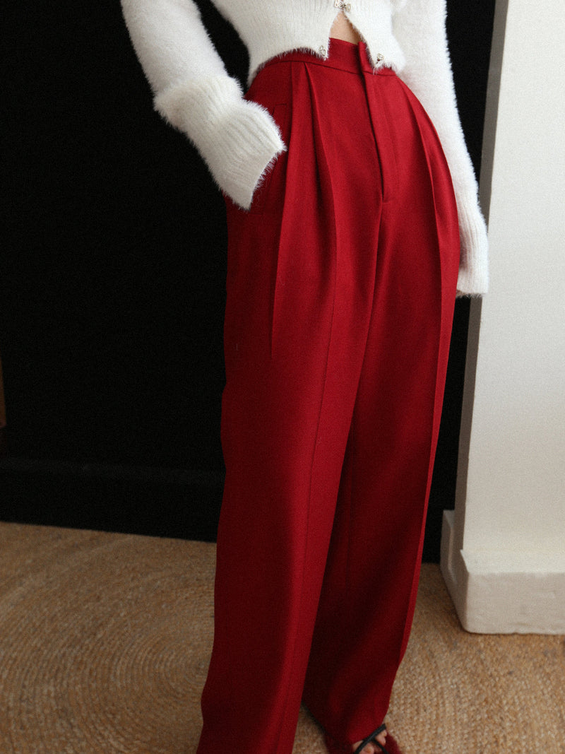 Well Tailored Pants with a Graceful Silhouette
