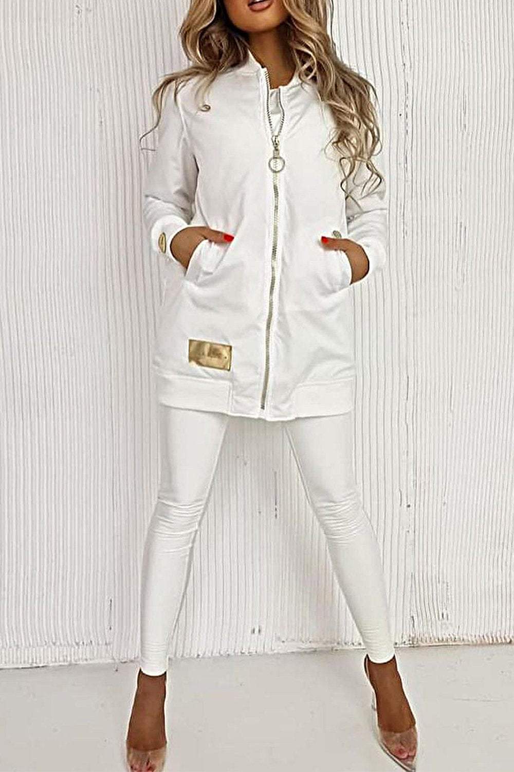 Well Tailored Jacket with a Graceful Silhouette