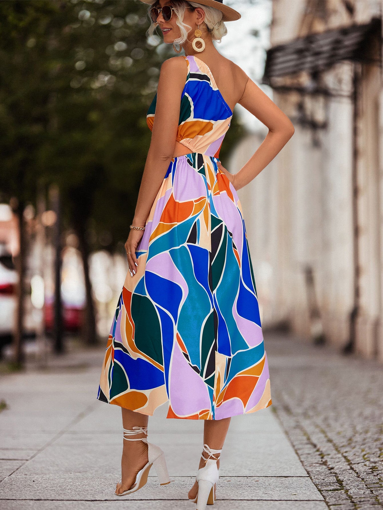Gracefully Styled Dress for Any Occasion