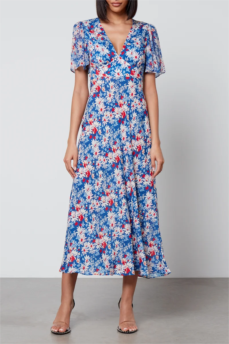 Well Tailored Dress with a Graceful Silhouette