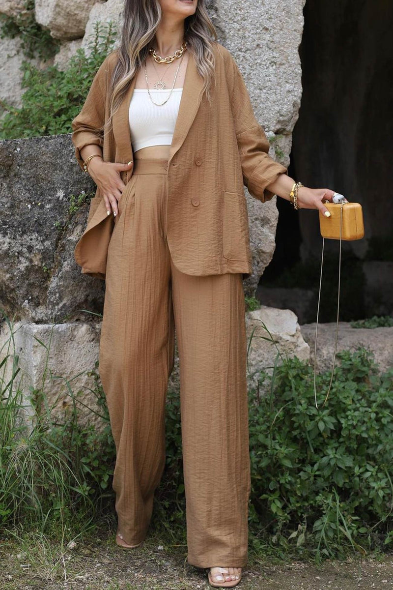 Effortlessly Elegant Pants with a Timeless Design
