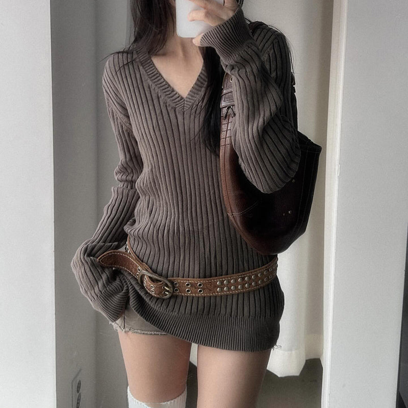 Well Tailored Sweater with a Graceful Silhouette