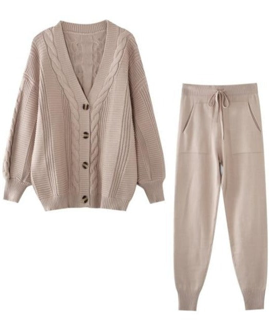 Well Tailored Cardigan with a Graceful Silhouette