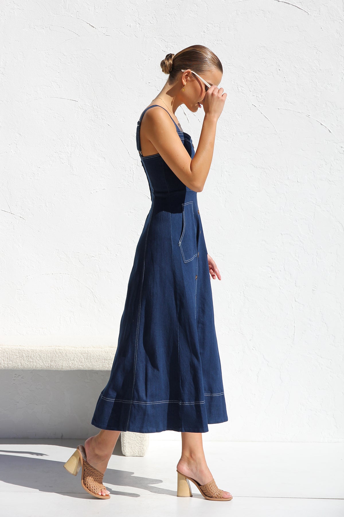 Effortlessly Elegant Dress with a Timeless Design