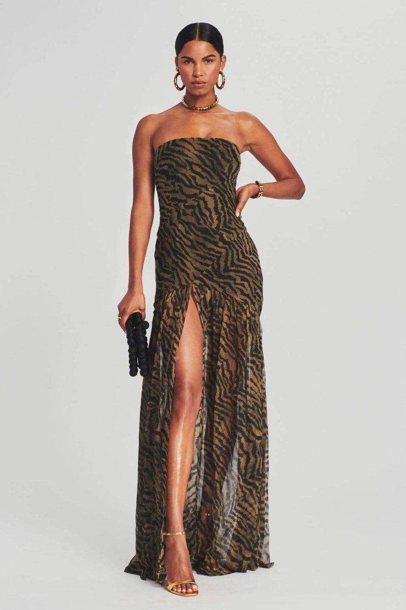 Beautifully Finished Dress in a Timeless Design