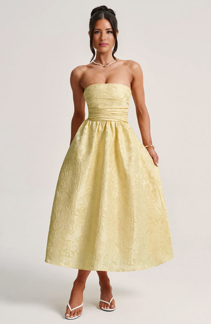 Gracefully Styled Dress for Any Occasion