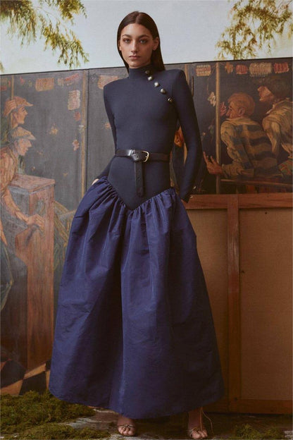 Well Tailored Dress with a Graceful Silhouette