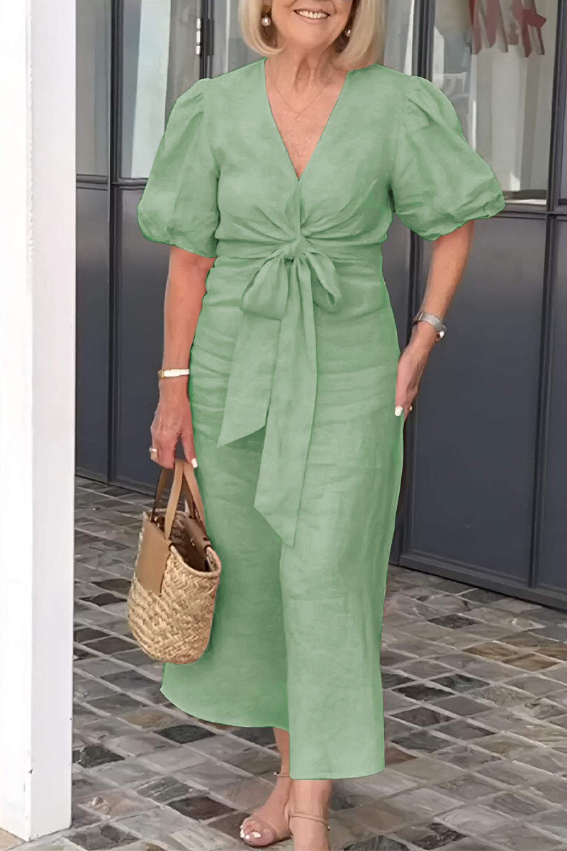 Beautifully Finished Dress in a Timeless Design
