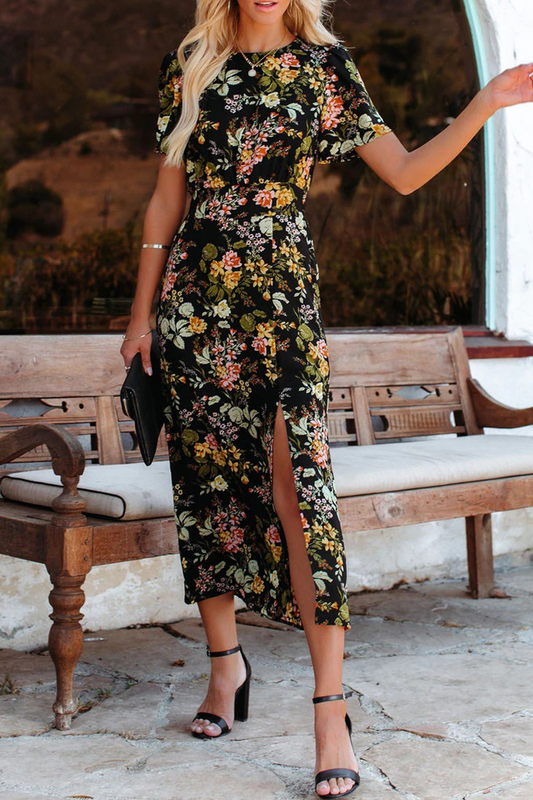 Beautifully Finished Dress in a Timeless Design