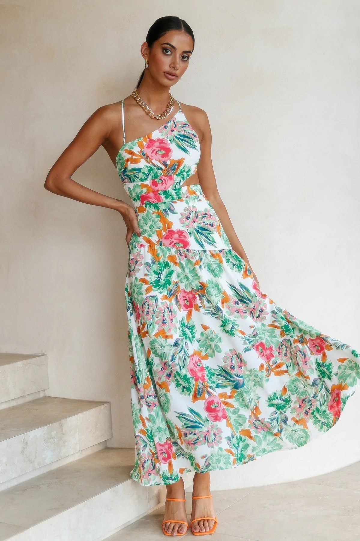 Beautifully Crafted Dress in a Classic Style
