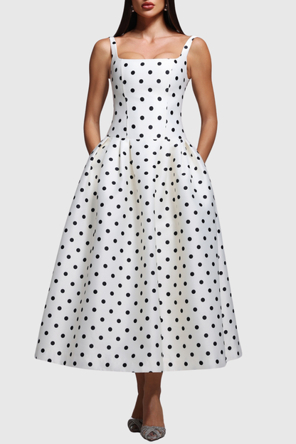 Well Tailored Dress with a Graceful Silhouette