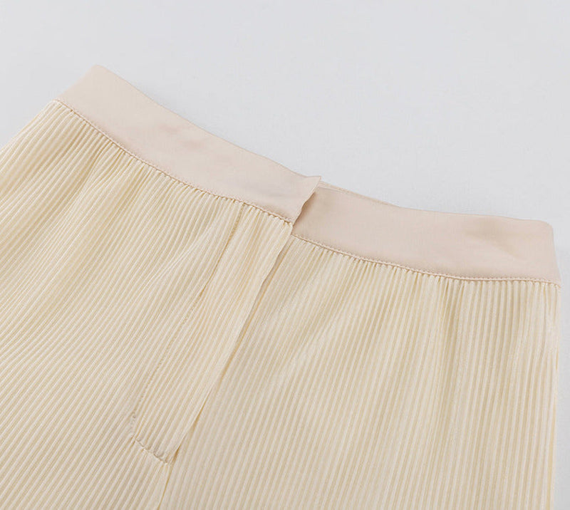 Classic Vintage Pants with a Flattering Fit