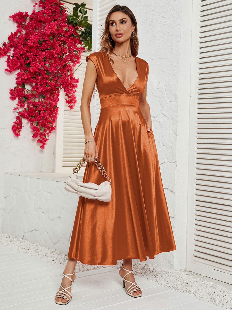 Beautifully Finished Dress in a Timeless Design
