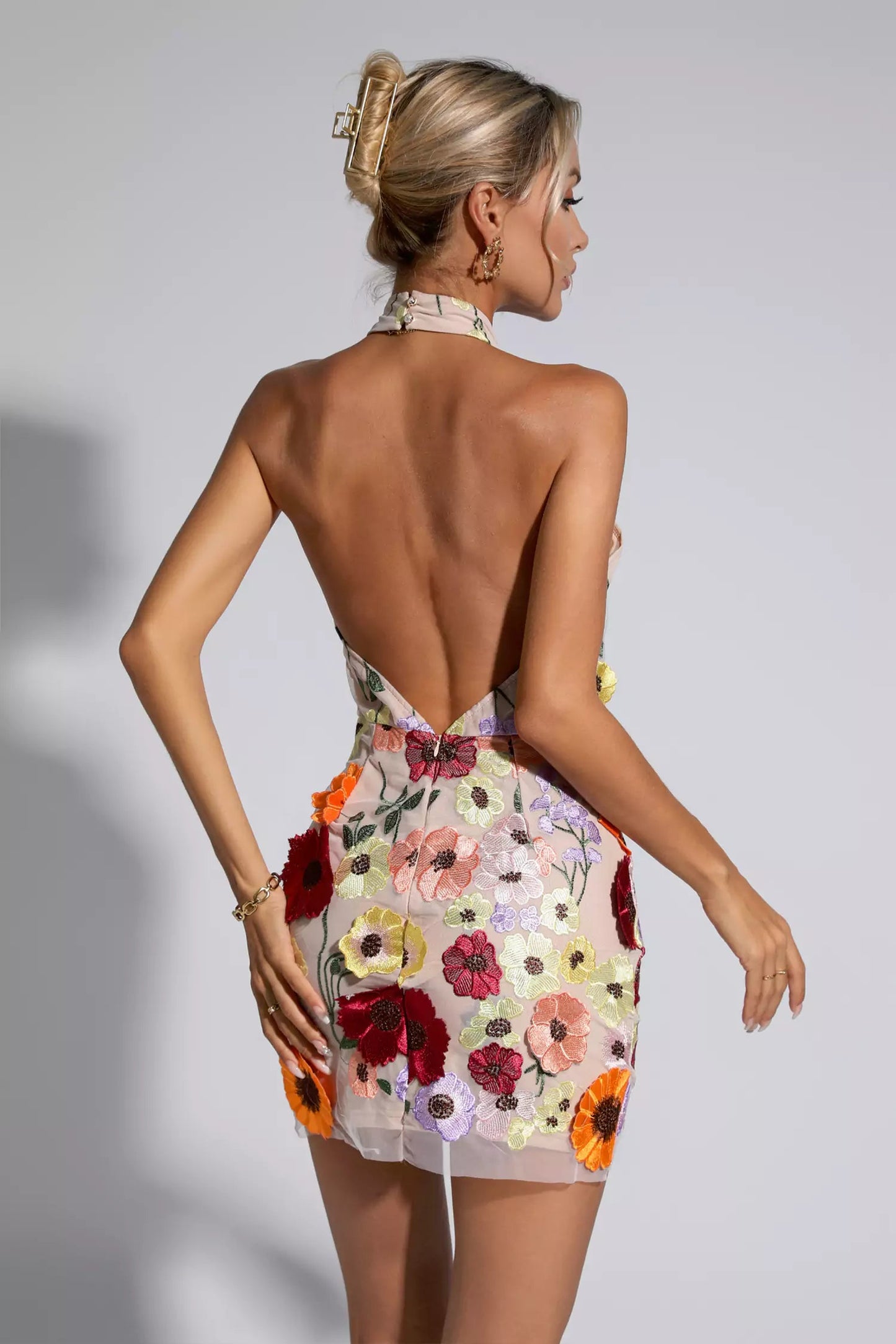 Effortlessly Elegant Dress with a Timeless Design