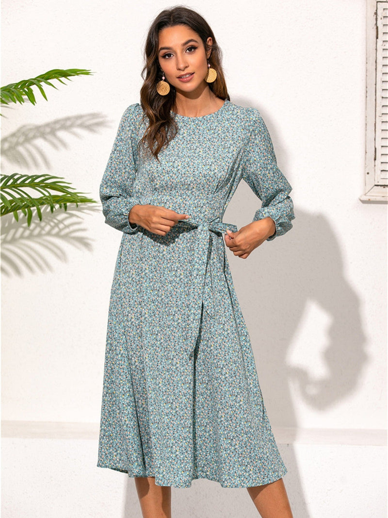 Beautifully Finished Dress in a Timeless Design