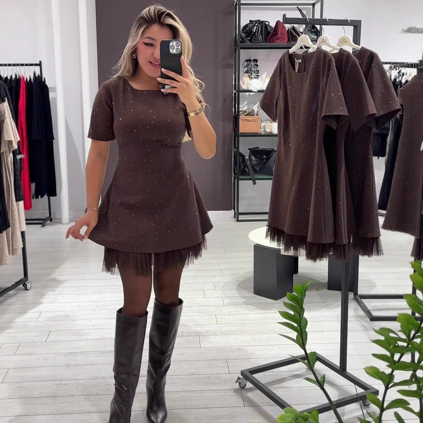 Effortlessly Elegant Dress with a Timeless Design