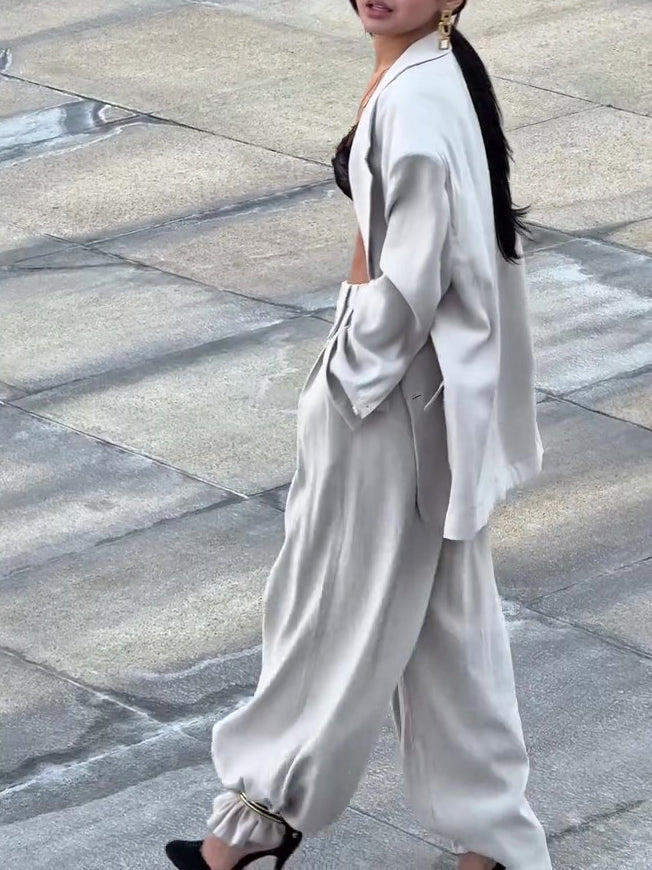 Effortlessly Elegant Jacket with a Timeless Design