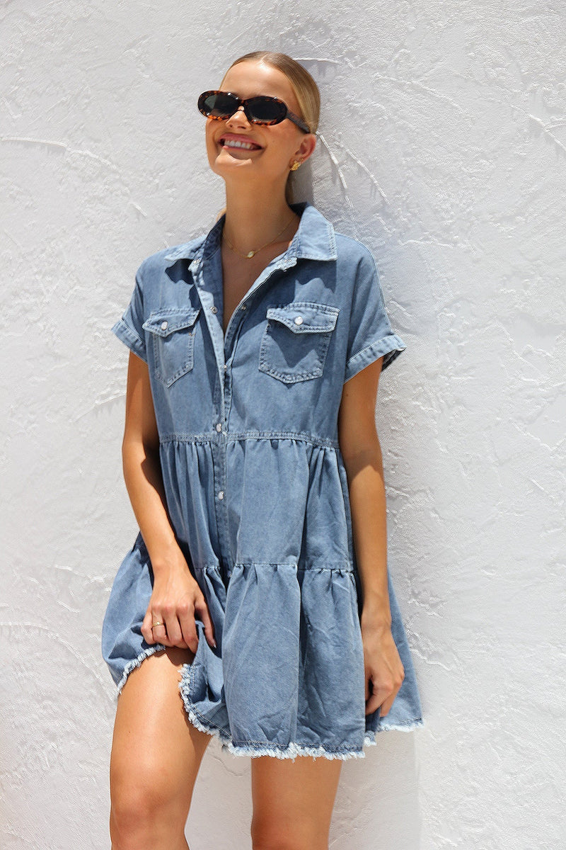 Effortlessly Elegant Dress with a Timeless Design