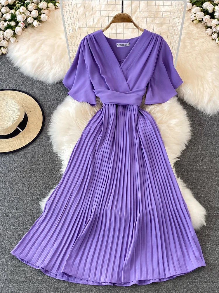 Well Tailored Dress with a Graceful Silhouette