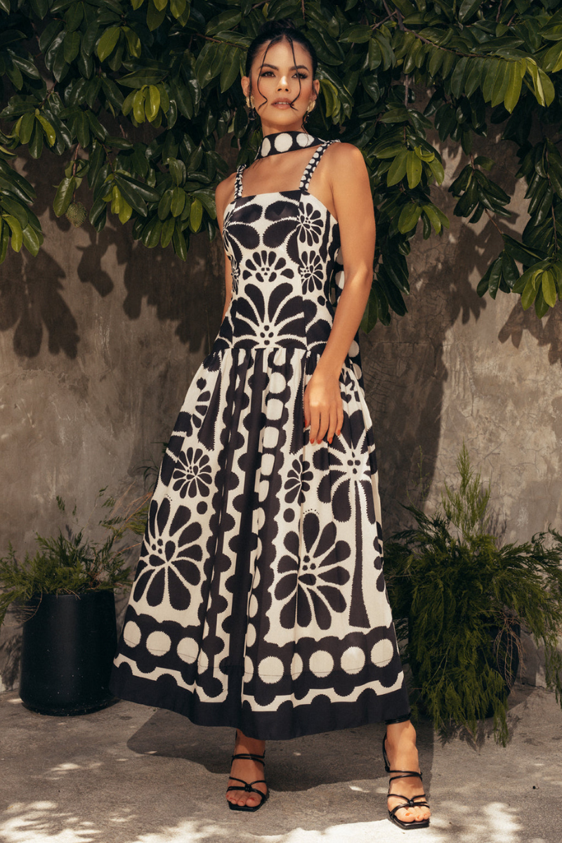 Well Tailored Dress with a Graceful Silhouette