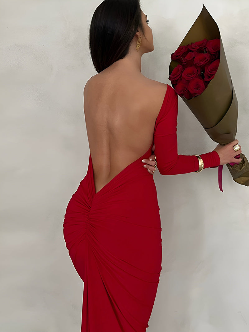 Beautifully Finished Dress in a Timeless Design