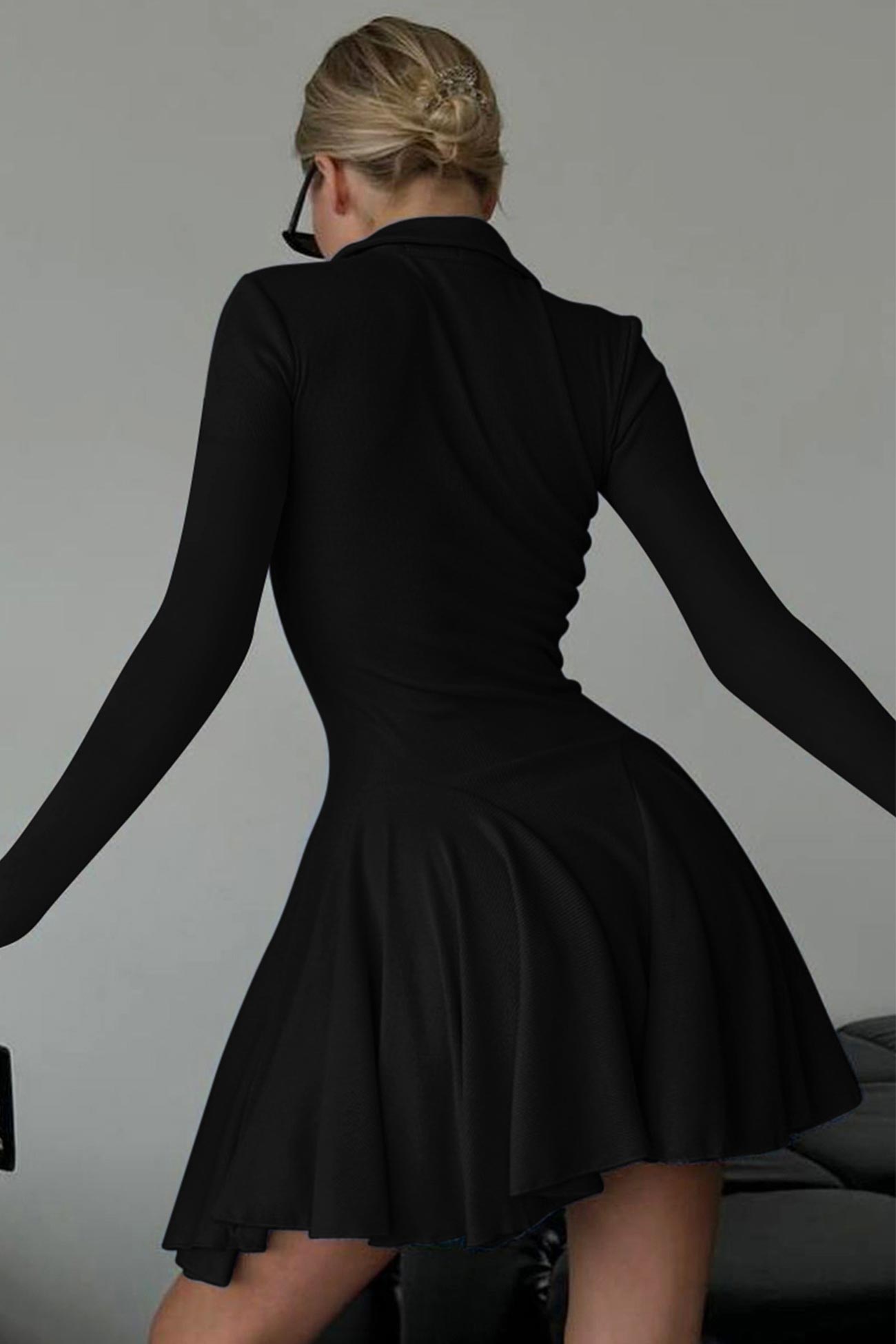 Beautifully Finished Dress in a Timeless Design