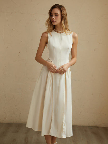 Beautifully Finished Dress in a Timeless Design