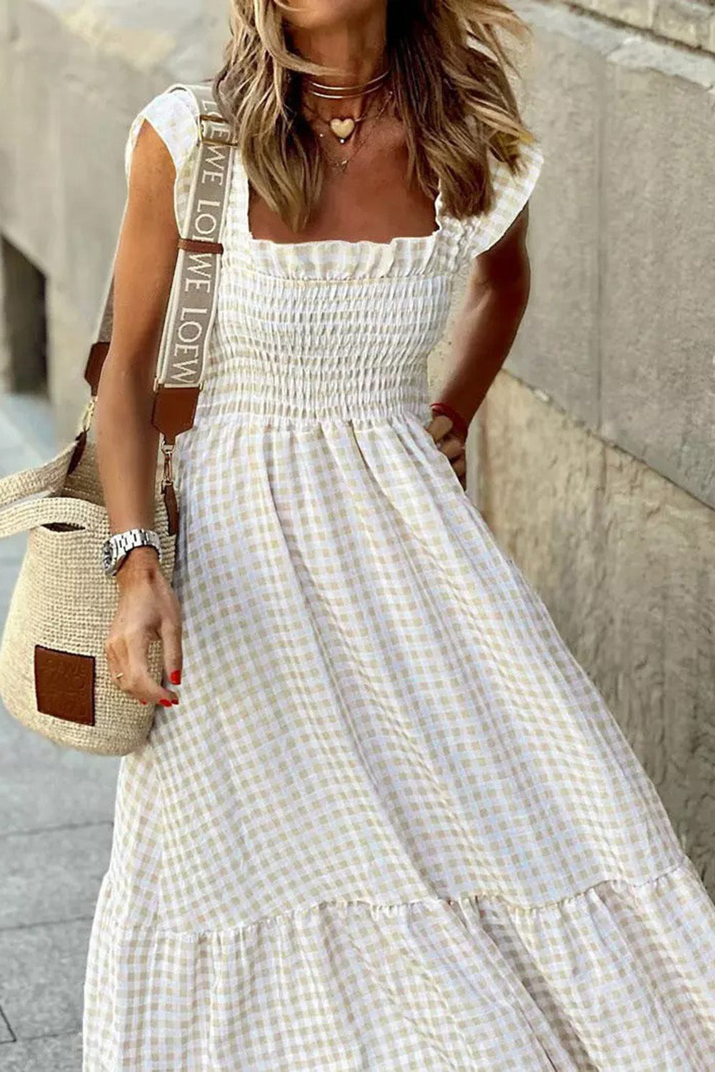 Effortlessly Elegant Dress with a Timeless Design