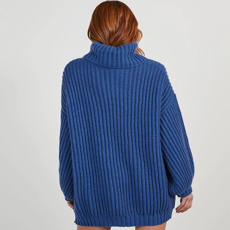 Effortlessly Elegant Sweater with a Timeless Design