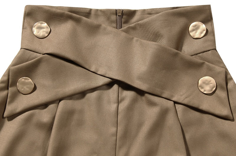Well Tailored Pants with a Graceful Silhouette