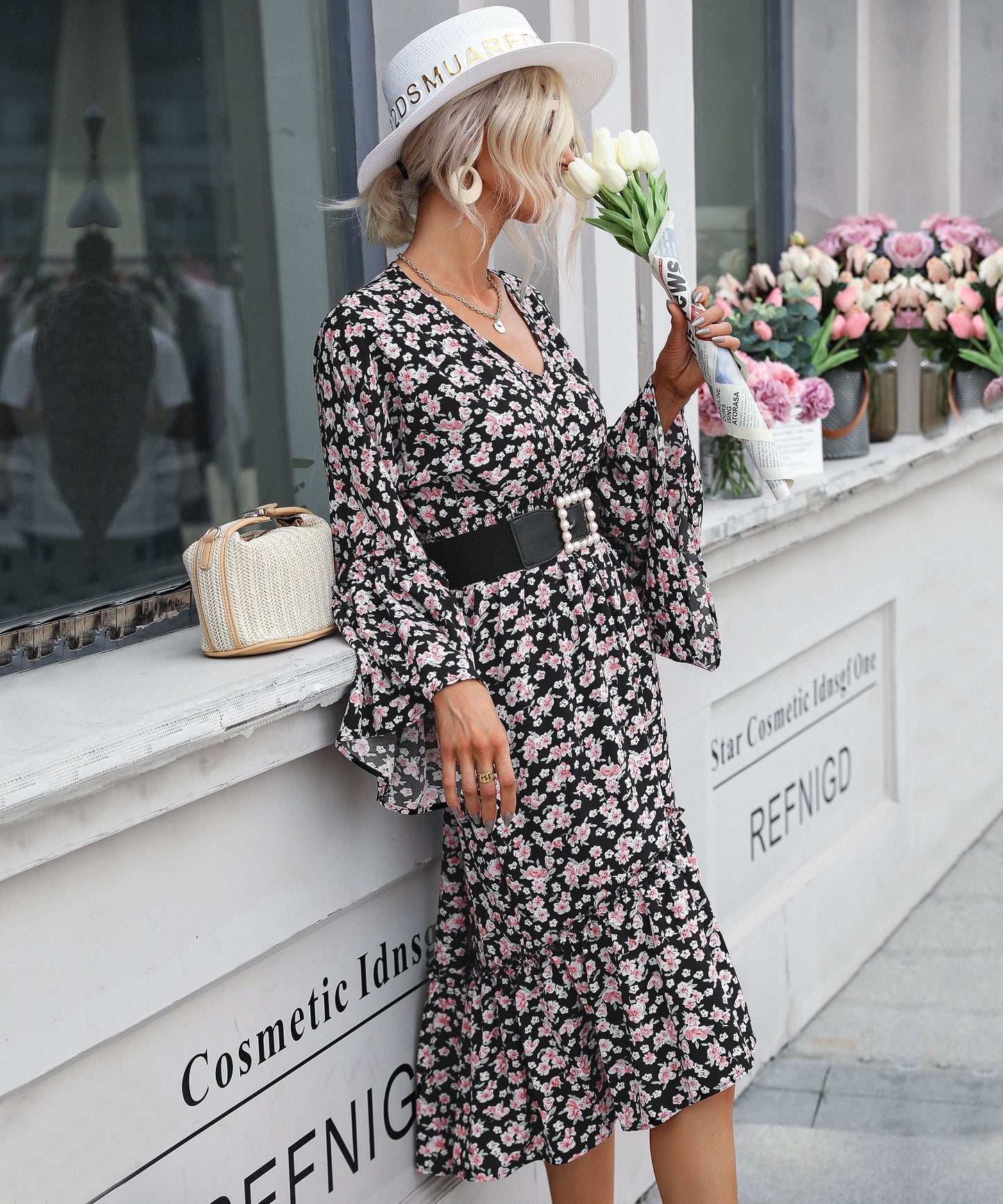 Effortlessly Elegant Dress with a Timeless Design